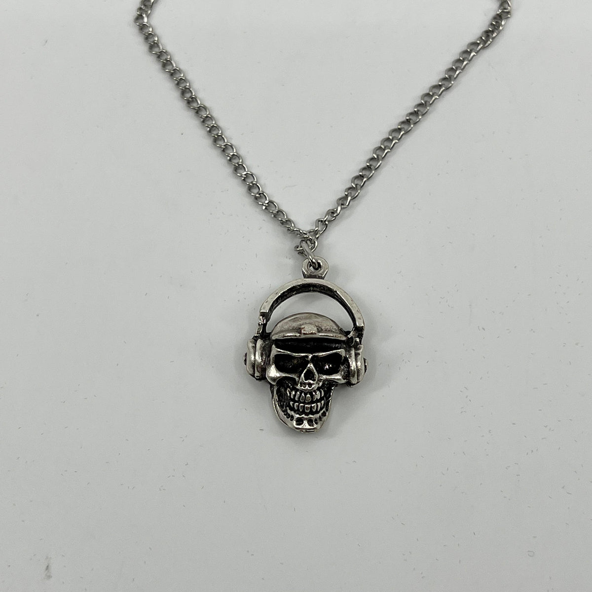 ROCKER SKULL NECKLACE