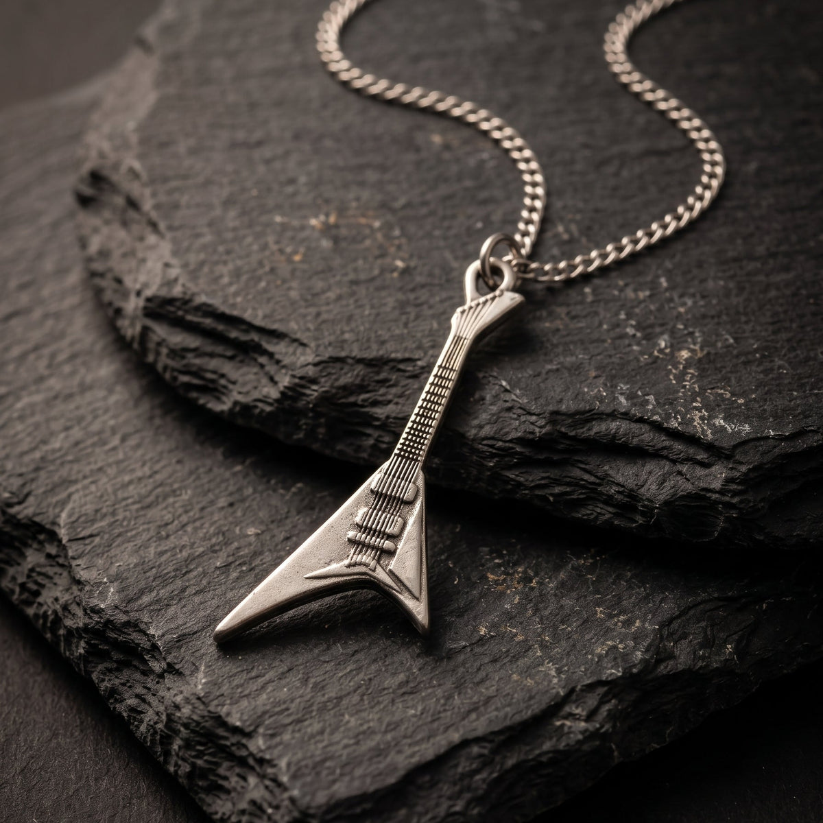 GUITAR FLYING V NECKLACE